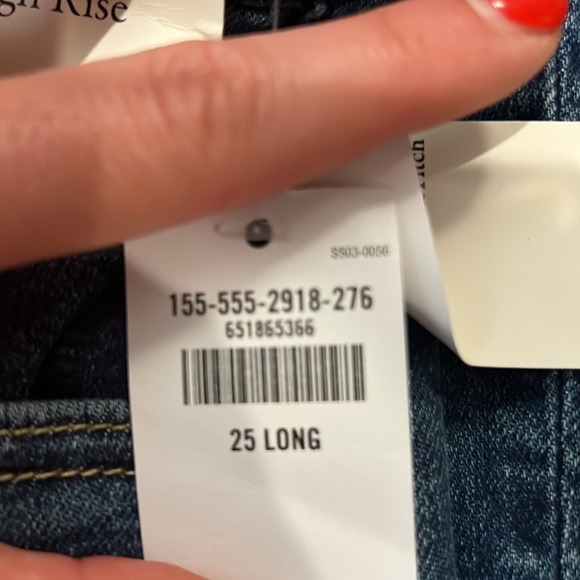 Brand new, tags attached, Abercrombie The Flare, Ultra High Rise jeans. 25L/0L - Picture 5 of 5
